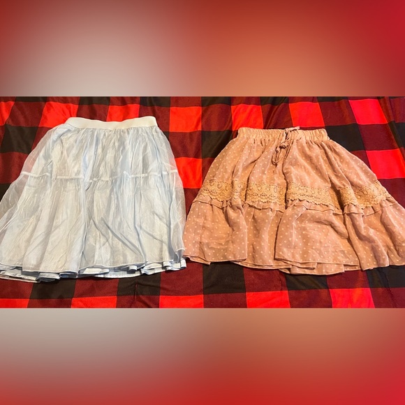 NWOT SHEIN 4 piece bundle. 2 holiday tshirts & 2 pastel color skirts (size 4/s) - Picture 2 of 15